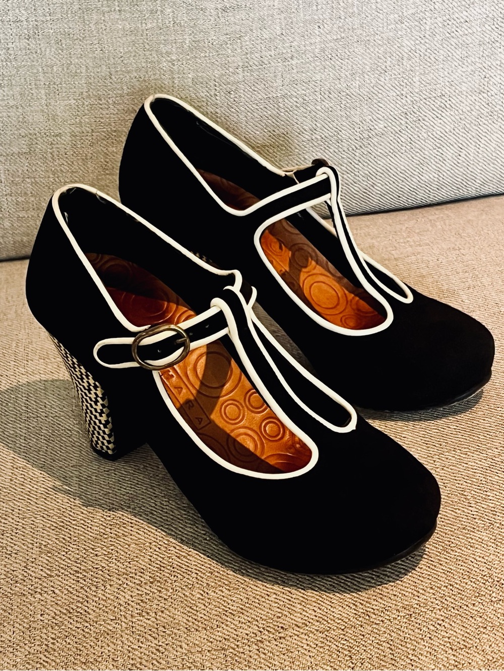Chie Mihara Black Mary Jane Heels with White Piping, EU 36.5